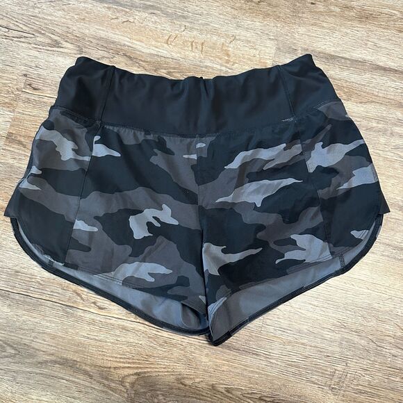 Athleta Womens. Running Free Black Camo Printed Shorts Size Medium 3.5" Inseam - Picture 2 of 3